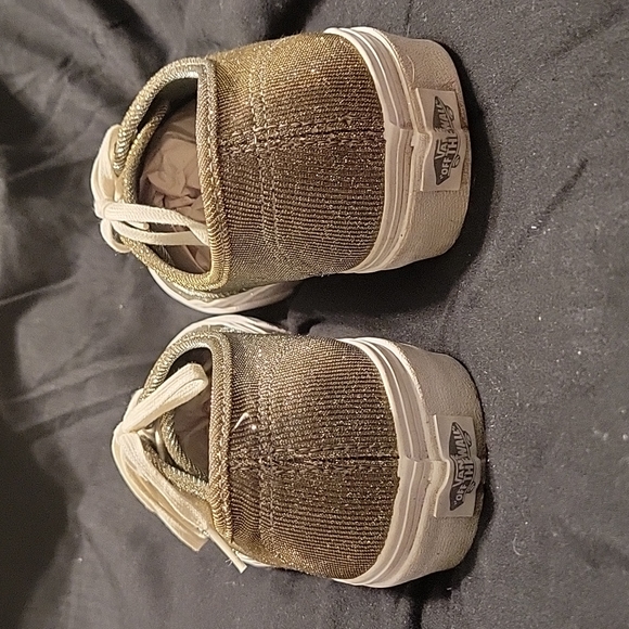 Vans - Picture 3 of 6